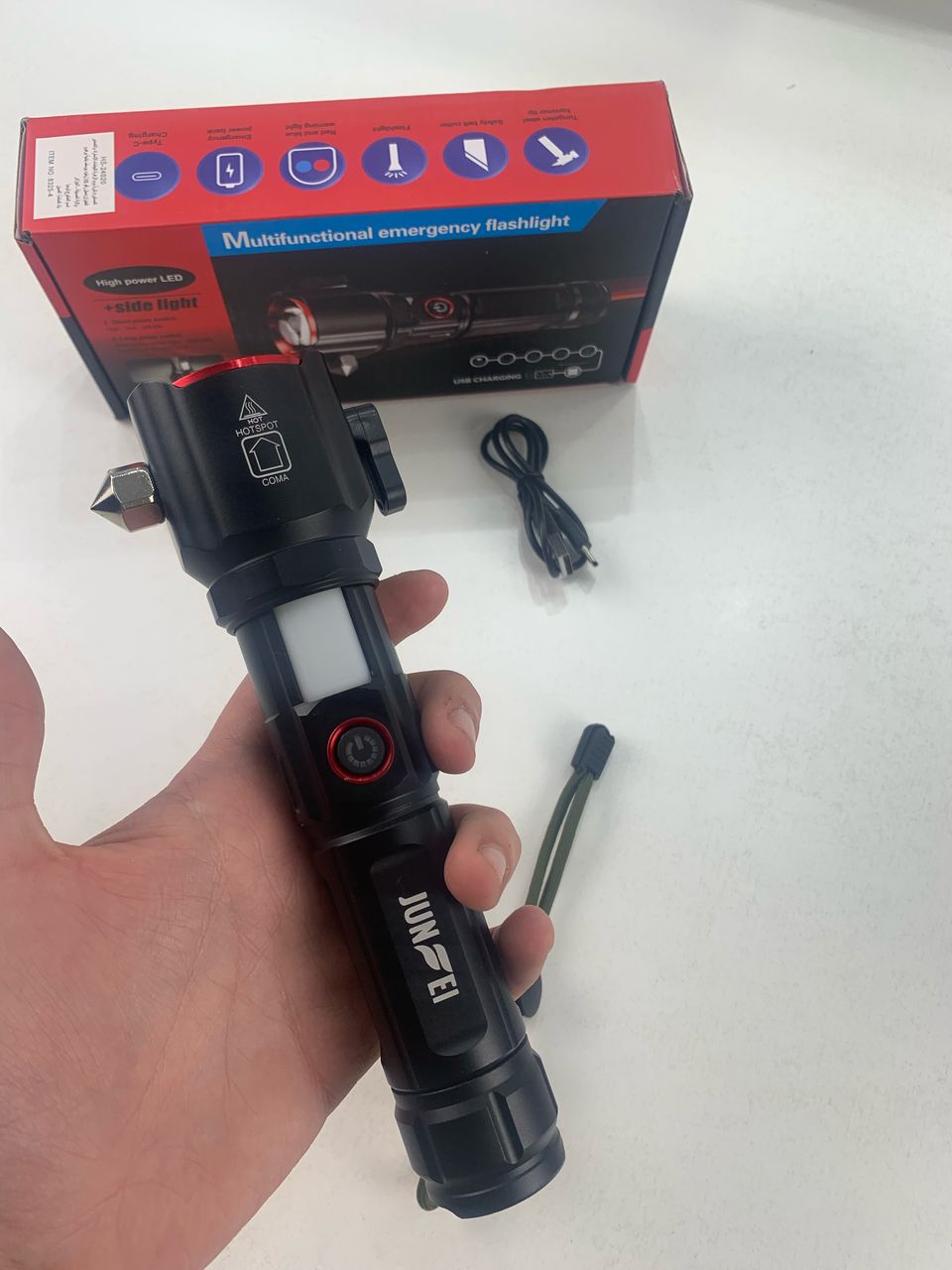 مصباح يدوي LED قوي متعدد الوظائف – قابل للشحن عبر USB ومزود ببنك طاقة - الصورة 5