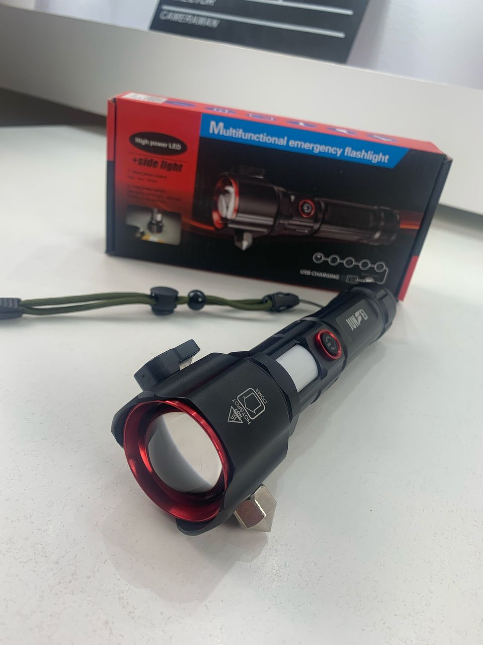 مصباح يدوي LED قوي متعدد الوظائف – قابل للشحن عبر USB ومزود ببنك طاقة - الصورة 7