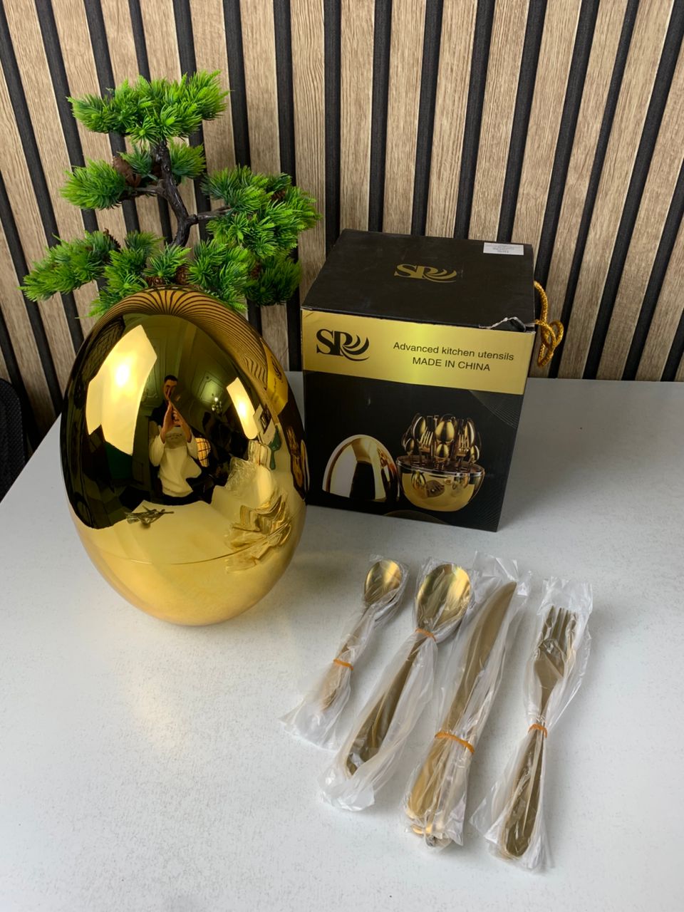 طقم أدوات مائدة إبداعي على شكل بيضة بلون ذهبي (24 قطعة) 🥚🍴 - الصورة 2