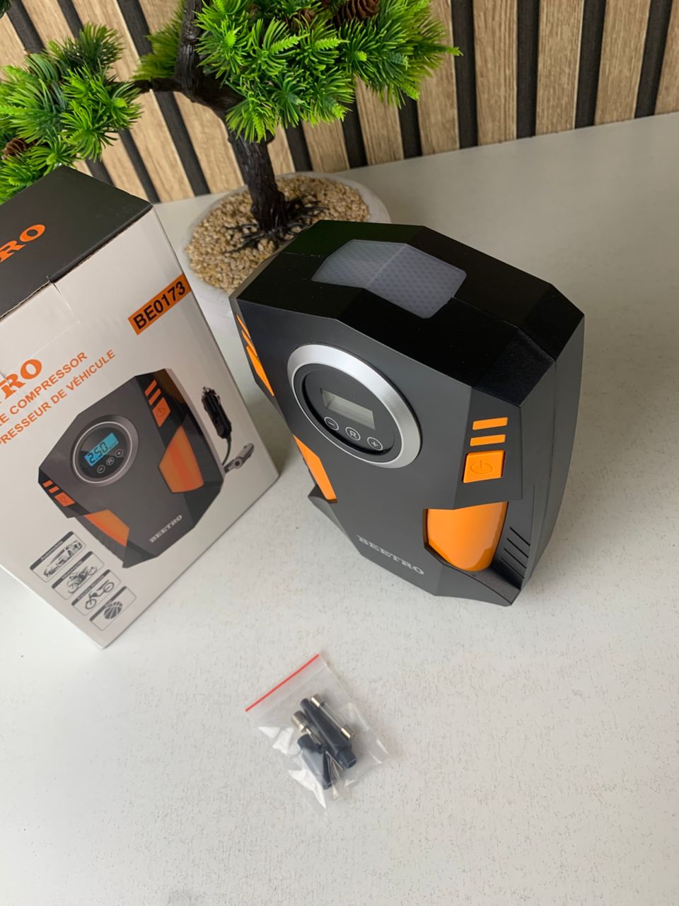 ضاغط هواء رقمي محمول للعجلات للسيارات والدراجات النارية بقوة 150 PSI – BE0173 🚗💨 - الصورة 3